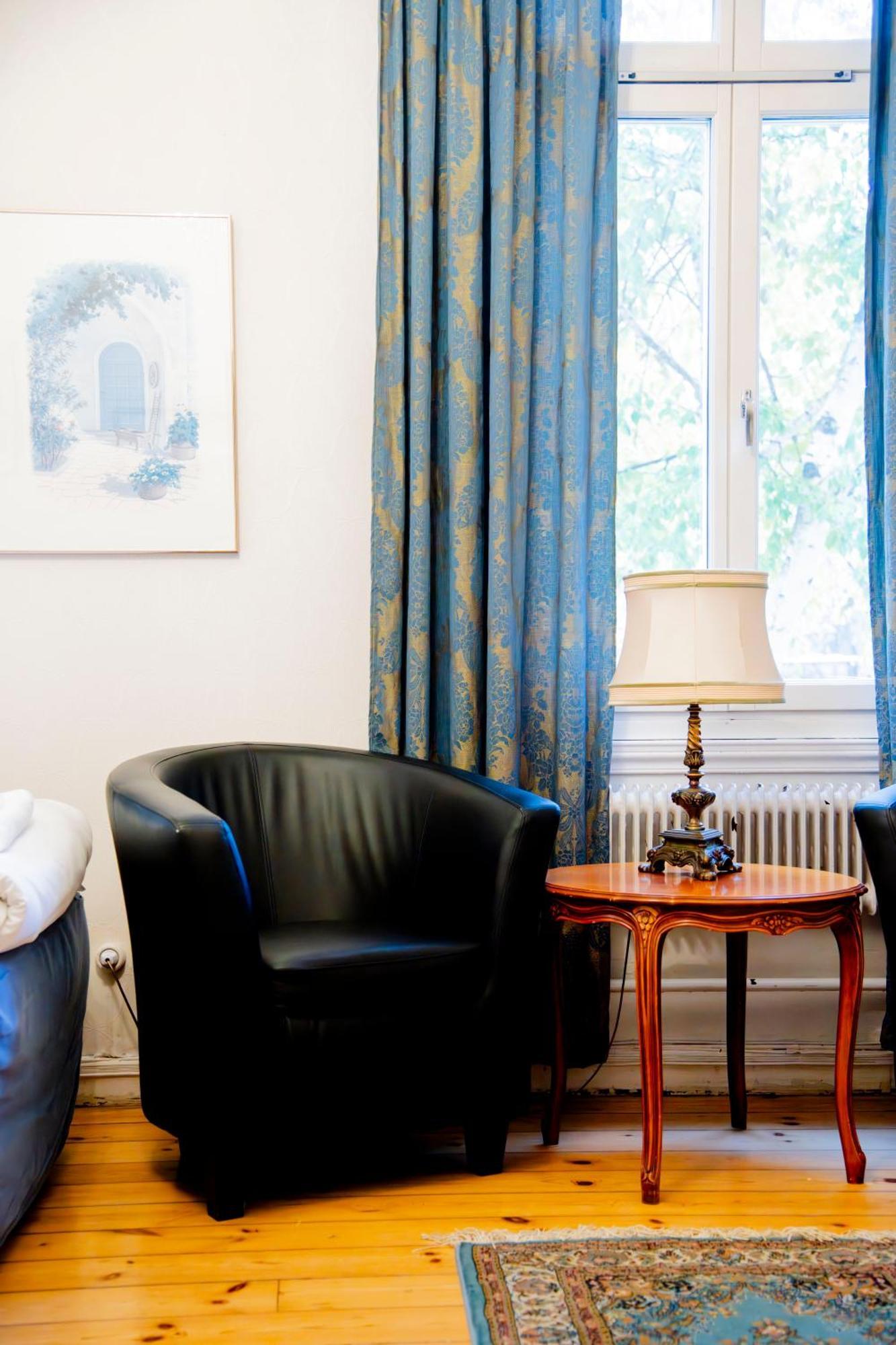 Park Hotel Linkoeping Fawlty Towers Bilik gambar